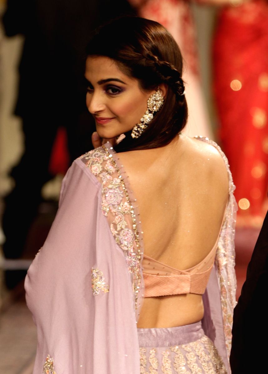 Sonam looks simply dazzling in pastel shades