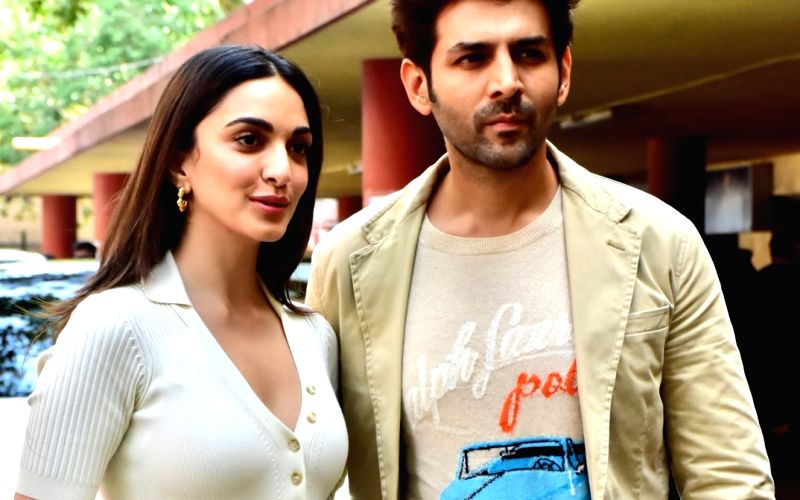 : Mumbai: Indian actors Kiara Advani and Kartik Aryan spotted at lower parel in Mumbai