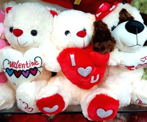Know your Valentine's Love Horoscope and Ideal Zodiac Gifts 