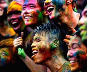 March 31, 2013 - Kuala Lumpur, Malaysia - People smeared with colored powder pose for photographs during Holi festival celebrations at the Shree Lakshmi Narayan temple in Kuala Lumpur. (Credit Image: