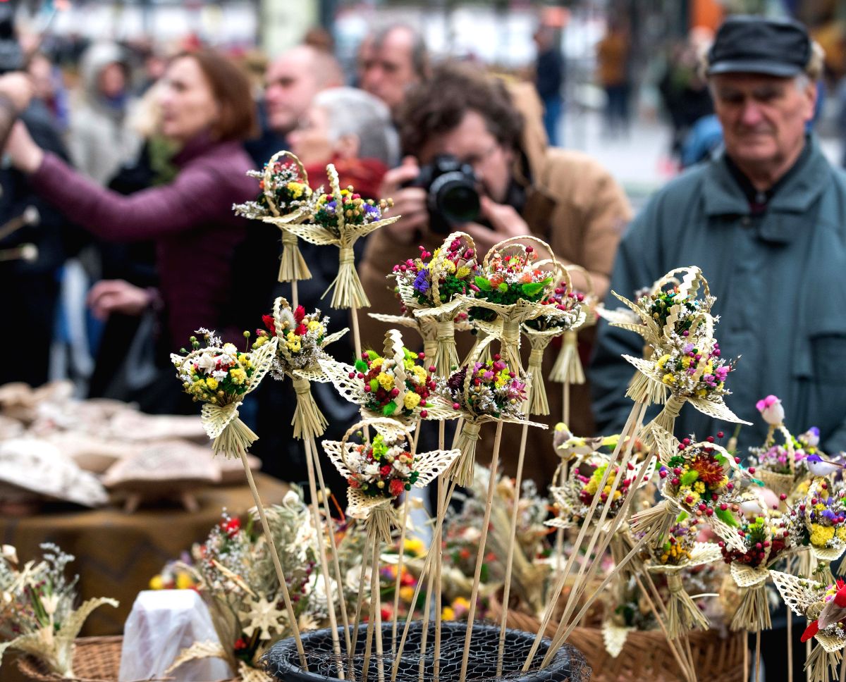 How are palms used during the Easter Week?